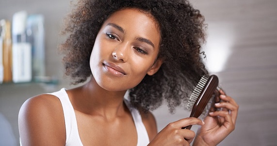 cheveux nourrie et bouclés